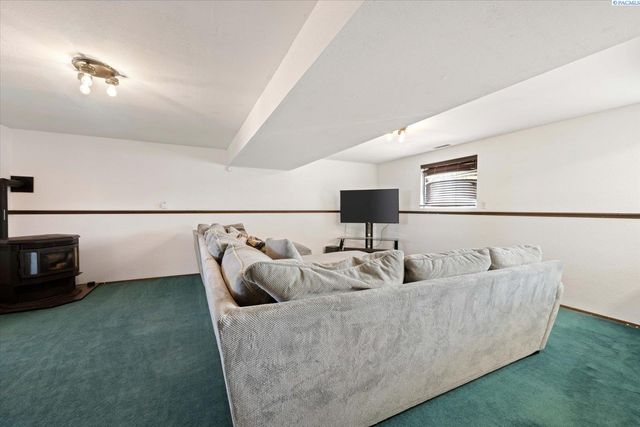 6220 W Willamette Ave, Kennewick, WA 99336