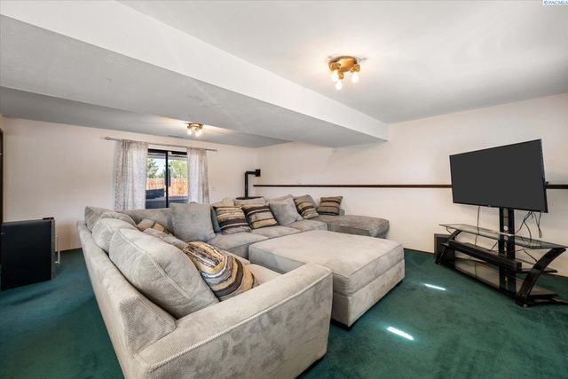 6220 W Willamette Ave, Kennewick, WA 99336