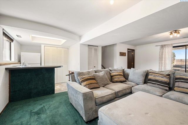 6220 W Willamette Ave, Kennewick, WA 99336