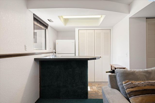 6220 W Willamette Ave, Kennewick, WA 99336