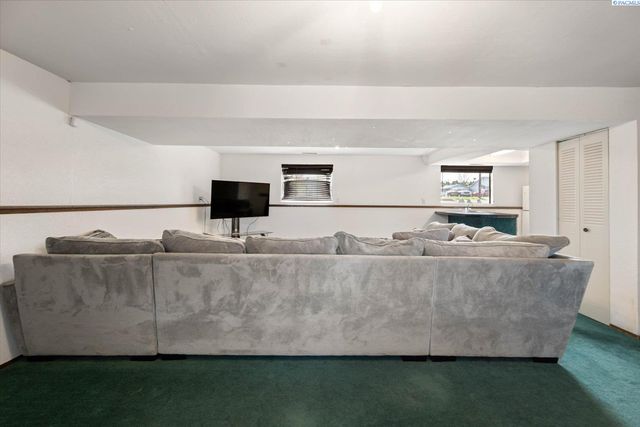 6220 W Willamette Ave, Kennewick, WA 99336