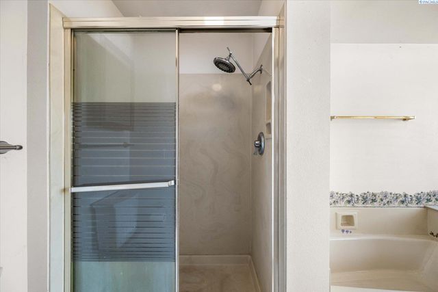 6220 W Willamette Ave, Kennewick, WA 99336