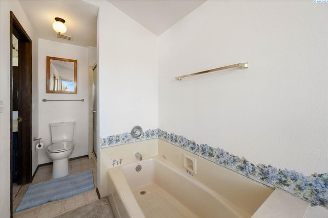 6220 W Willamette Ave, Kennewick, WA 99336