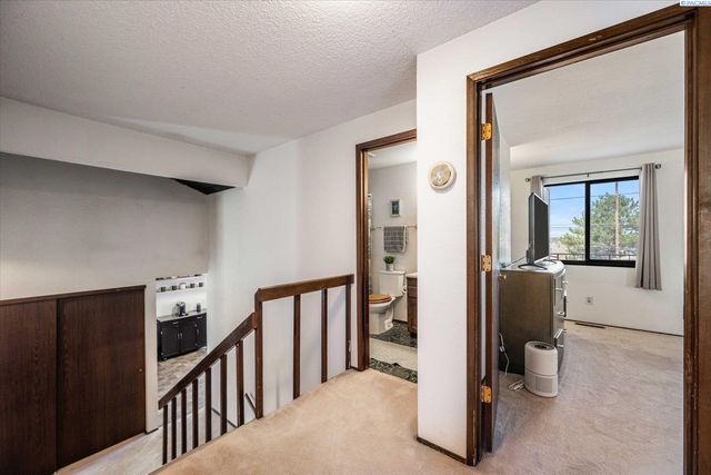 6220 W Willamette Ave, Kennewick, WA 99336