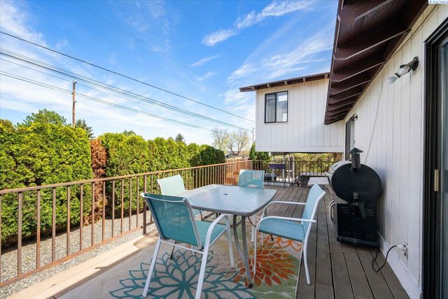 6220 W Willamette Ave, Kennewick, WA 99336