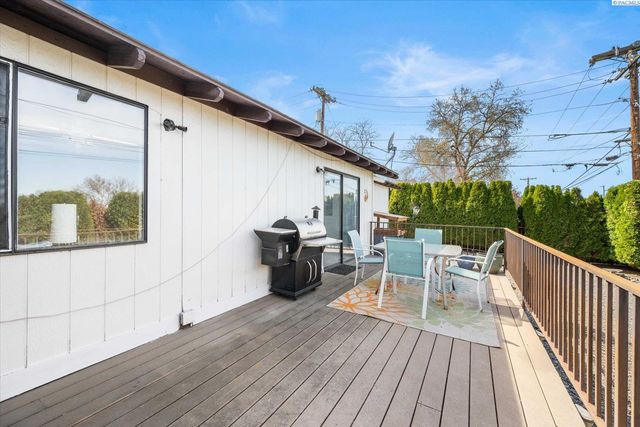 6220 W Willamette Ave, Kennewick, WA 99336