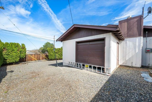 6220 W Willamette Ave, Kennewick, WA 99336