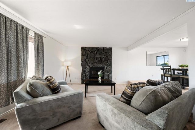 6220 W Willamette Ave, Kennewick, WA 99336