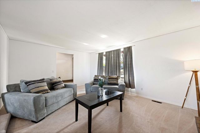 6220 W Willamette Ave, Kennewick, WA 99336