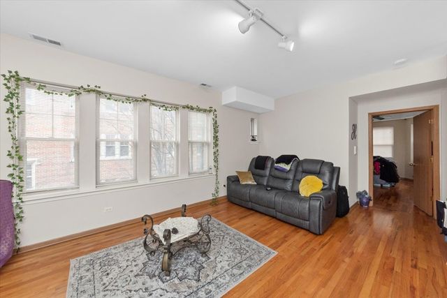 2307 E 70th Place 214, Chicago, IL 60649