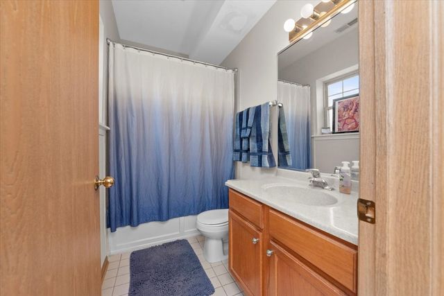 2307 E 70th Place 214, Chicago, IL 60649