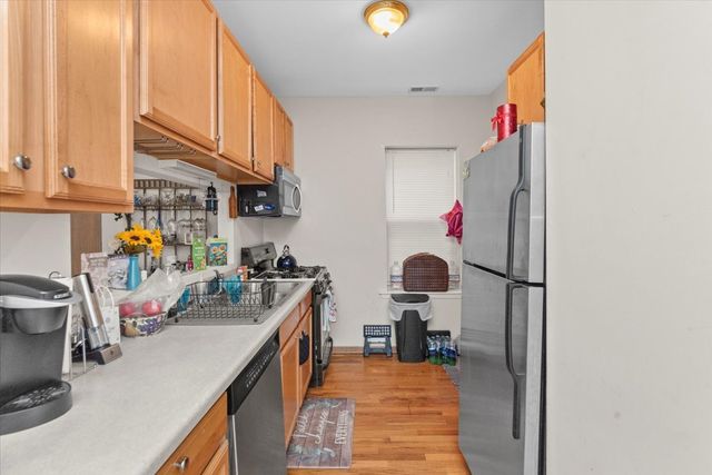 2307 E 70th Place 214, Chicago, IL 60649