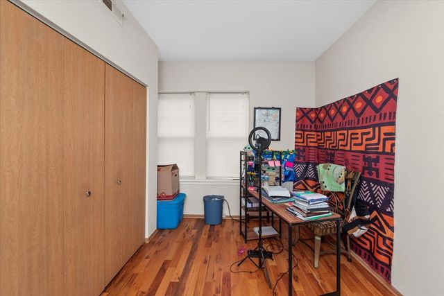 2307 E 70th Place 214, Chicago, IL 60649