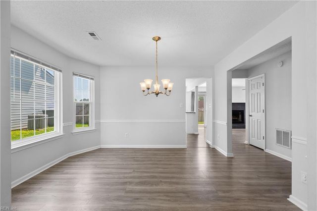 1486 Berkshire DR, Newport News, VA 23602