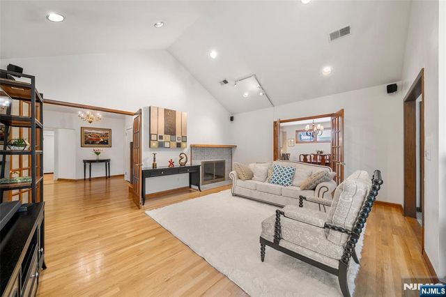 19 Central Avenue, Demarest, NJ 07627