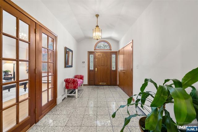 19 Central Avenue, Demarest, NJ 07627