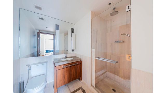 400 5th Ave Apt 32C, New York City, NY 10018