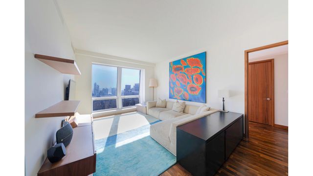 400 5th Ave Apt 32C, New York City, NY 10018