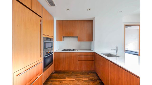 400 5th Ave Apt 32C, New York City, NY 10018