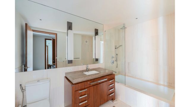 400 5th Ave Apt 32C, New York City, NY 10018