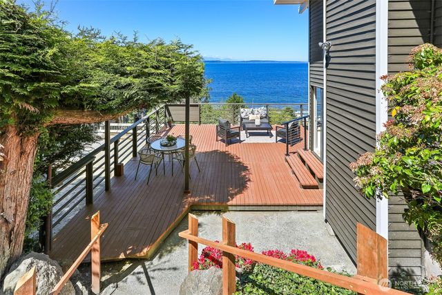 2122 Halleck Avenue SW, Seattle, WA 98116