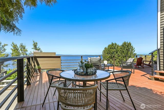 2122 Halleck Avenue SW, Seattle, WA 98116