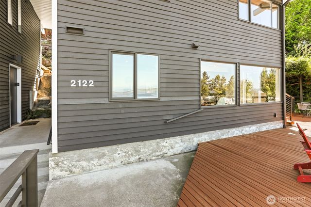 2122 Halleck Avenue SW, Seattle, WA 98116