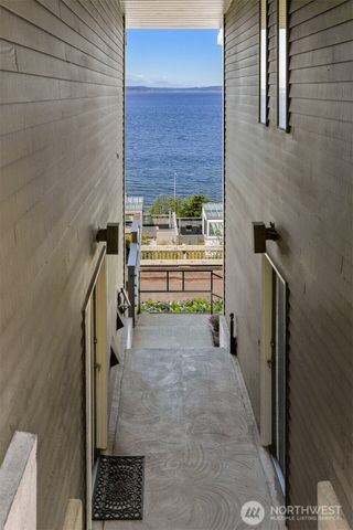 2122 Halleck Avenue SW, Seattle, WA 98116