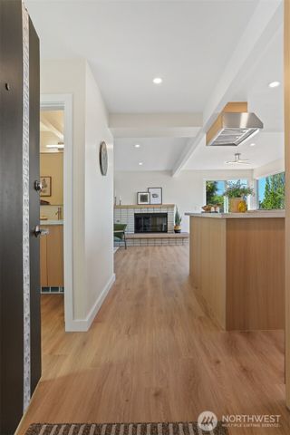 2122 Halleck Avenue SW, Seattle, WA 98116