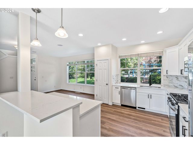 241 Sw 105TH Ter, Portland, OR 97225