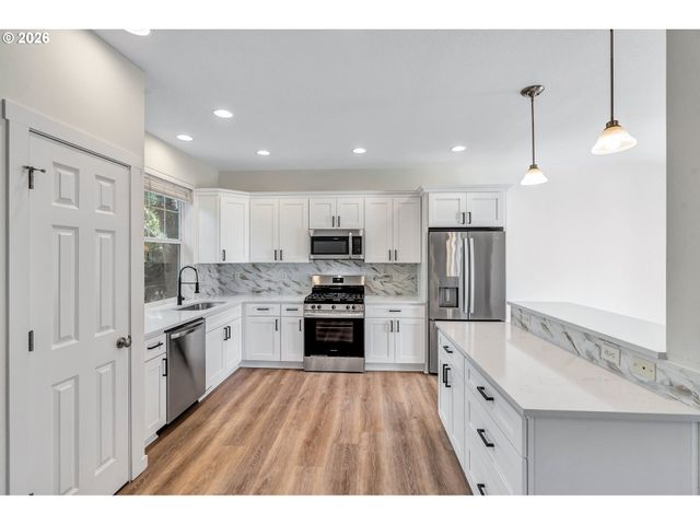241 Sw 105TH Ter, Portland, OR 97225