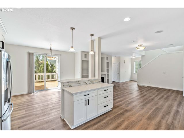 241 Sw 105TH Ter, Portland, OR 97225
