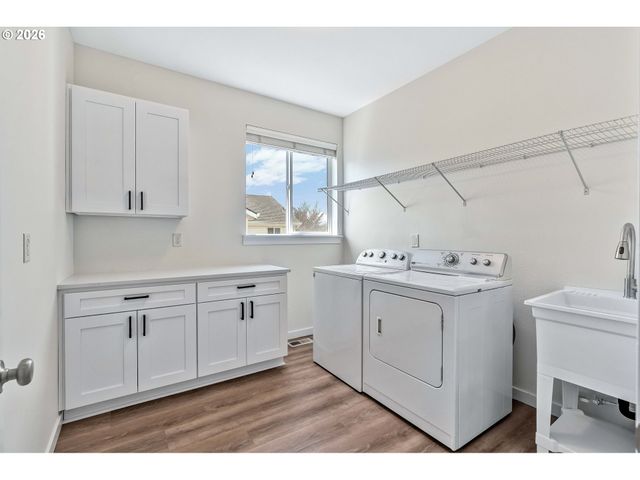 241 Sw 105TH Ter, Portland, OR 97225