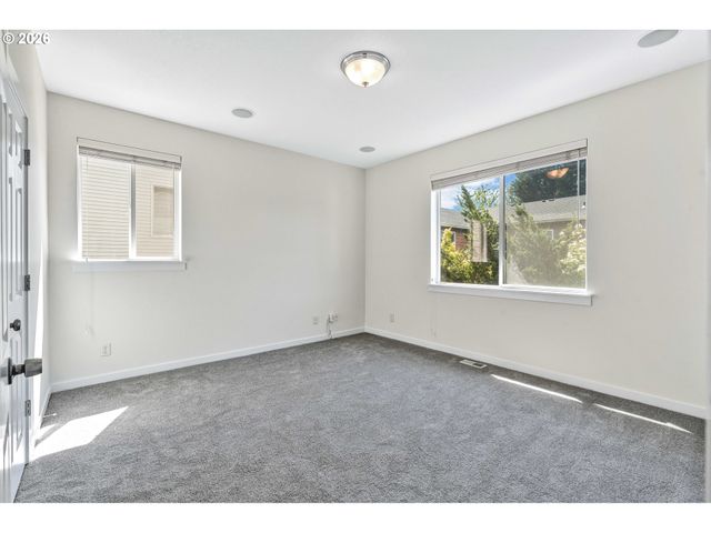 241 Sw 105TH Ter, Portland, OR 97225