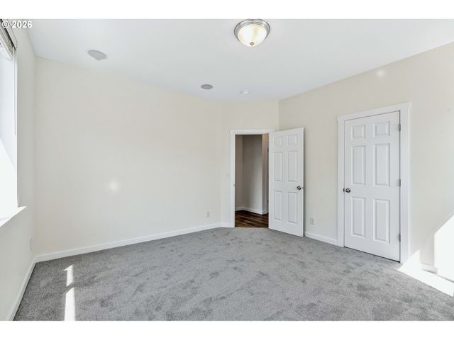 241 Sw 105TH Ter, Portland, OR 97225