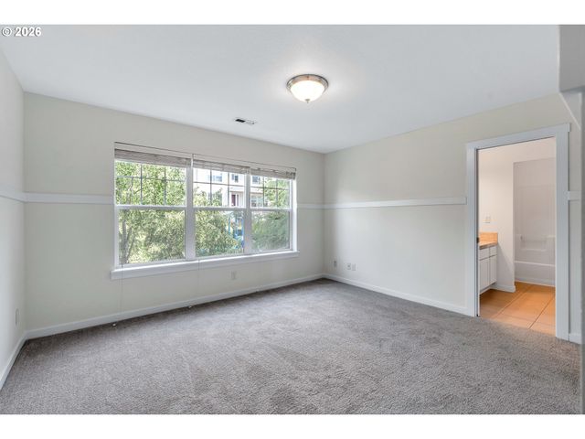 241 Sw 105TH Ter, Portland, OR 97225