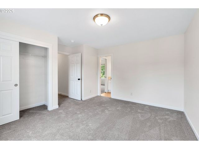 241 Sw 105TH Ter, Portland, OR 97225