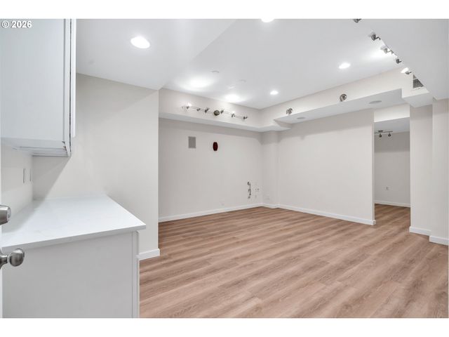 241 Sw 105TH Ter, Portland, OR 97225