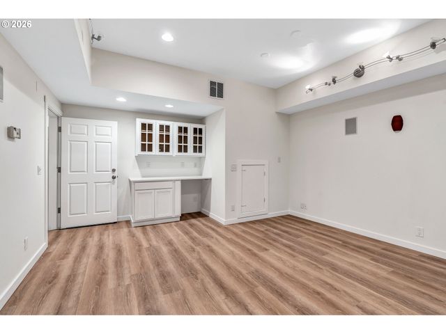 241 Sw 105TH Ter, Portland, OR 97225