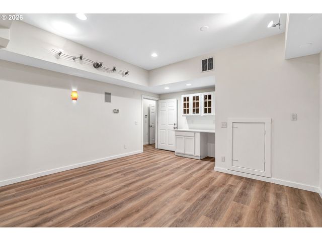 241 Sw 105TH Ter, Portland, OR 97225