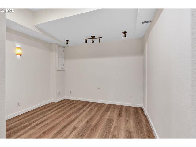 241 Sw 105TH Ter, Portland, OR 97225