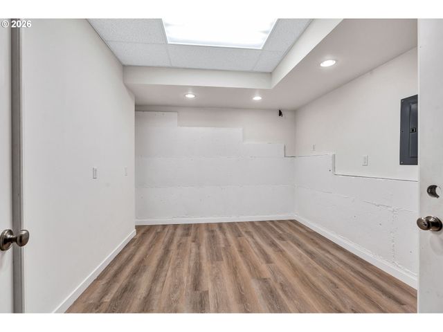 241 Sw 105TH Ter, Portland, OR 97225