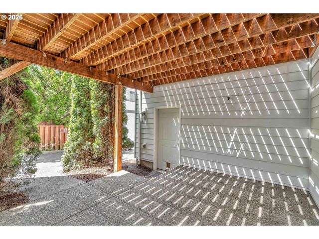 241 Sw 105TH Ter, Portland, OR 97225