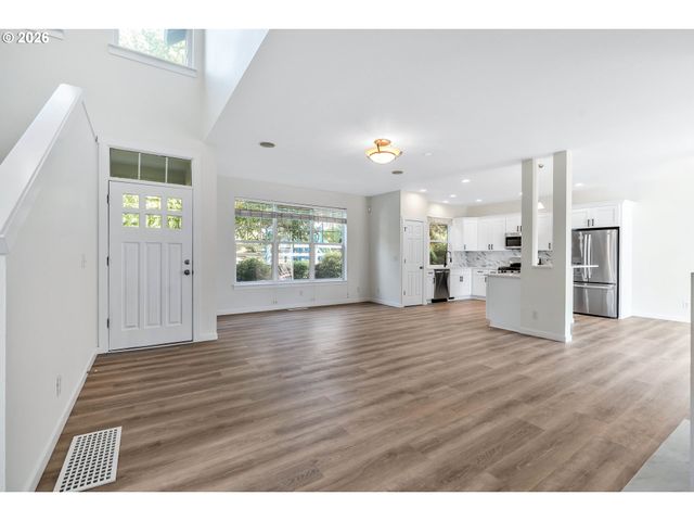 241 Sw 105TH Ter, Portland, OR 97225