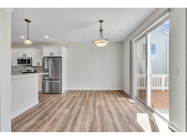 241 Sw 105TH Ter, Portland, OR 97225
