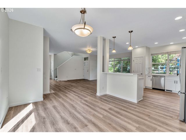 241 Sw 105TH Ter, Portland, OR 97225