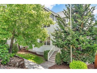 241 Sw 105TH Ter, Portland, OR 97225