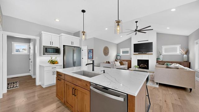 1987 31st Street SW, Rochester, MN 55902