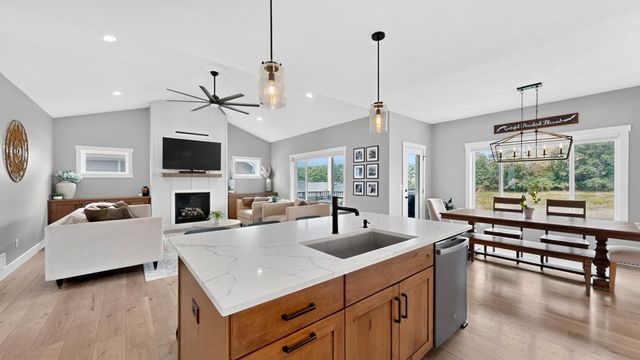 1987 31st Street SW, Rochester, MN 55902
