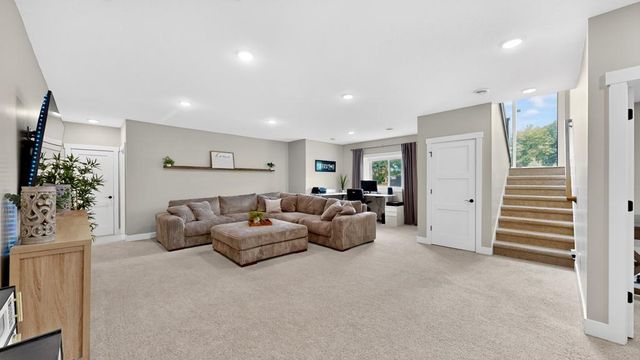 1987 31st Street SW, Rochester, MN 55902
